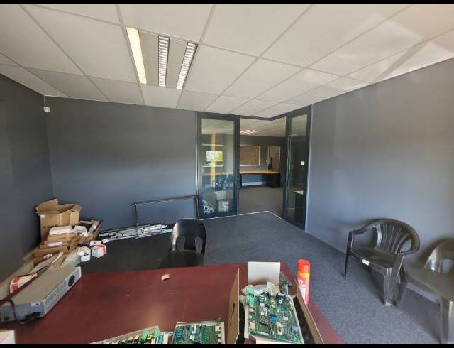 422M² WAREHOUSE TO LET IN MORGAN INDUSTRIA